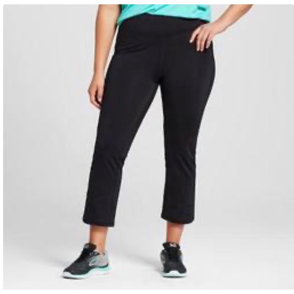 Women's Black Pull-On Crop Pants